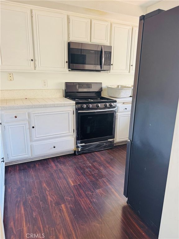 Image 7 of property listing at 2512 N Tustin Avenue 74, Santa Ana, CA 92705