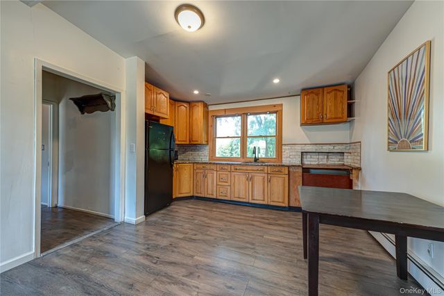 75 W Pulaski Road, Huntington Station, NY 11746