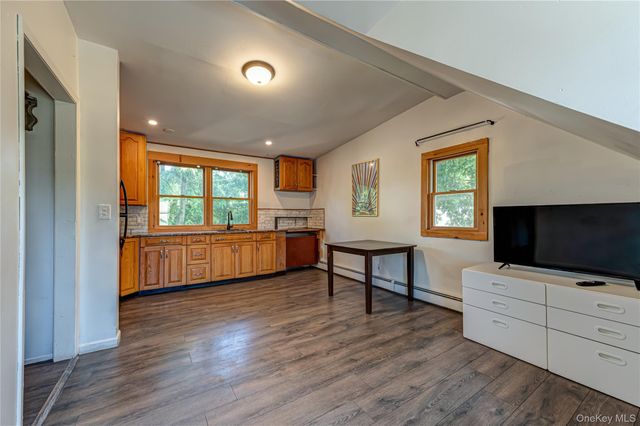 75 W Pulaski Road, Huntington Station, NY 11746