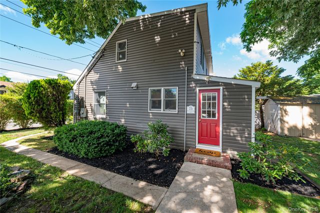 75 W Pulaski Road, Huntington Station, NY 11746