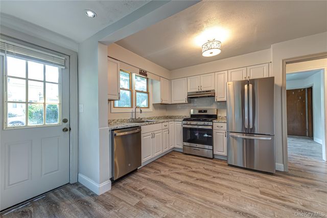75 W Pulaski Road, Huntington Station, NY 11746