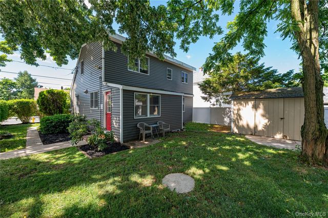 75 W Pulaski Road, Huntington Station, NY 11746