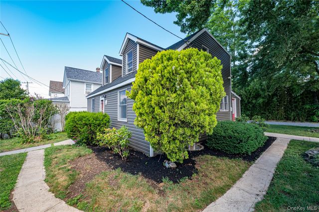 75 W Pulaski Road, Huntington Station, NY 11746