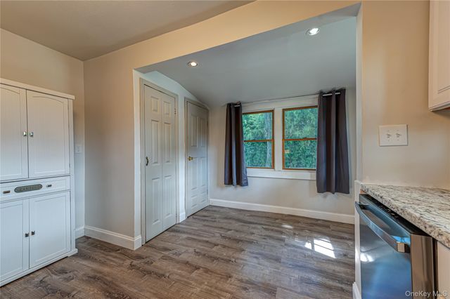 75 W Pulaski Road, Huntington Station, NY 11746