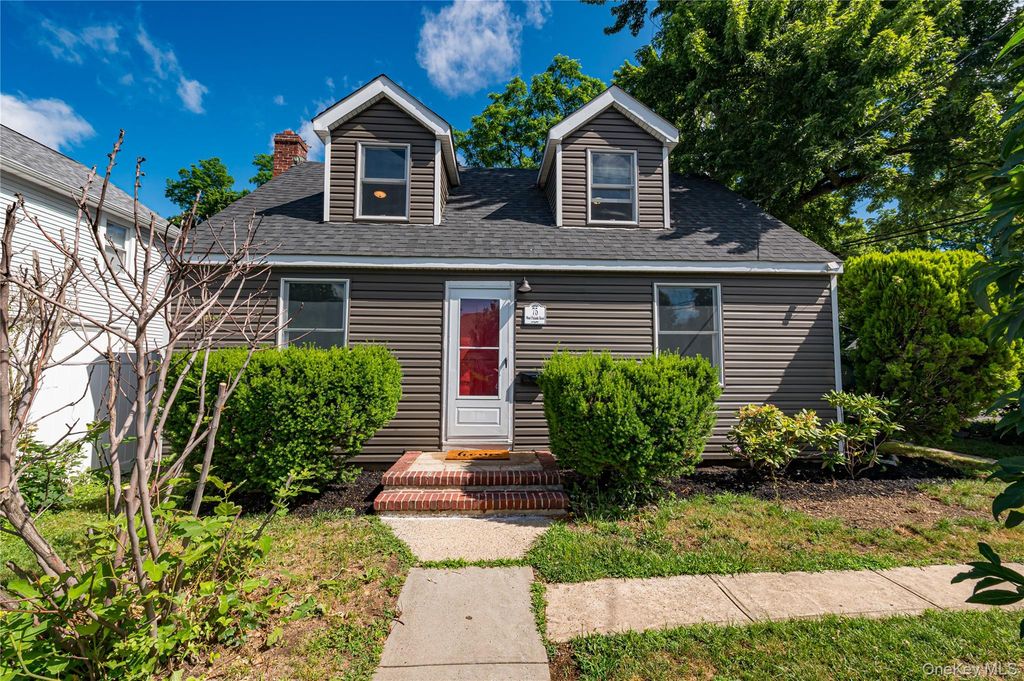 75 W Pulaski Road, Huntington Station, NY 11746