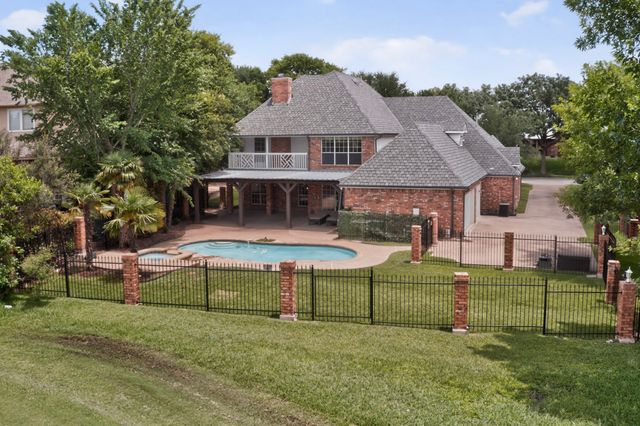 204 Country Club Drive, Heath, TX 75032