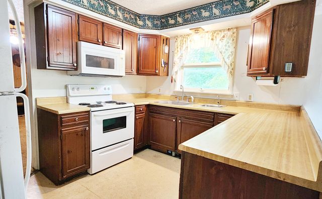 2100 Newcosta Avenue, Aetna Twp, MI 49337