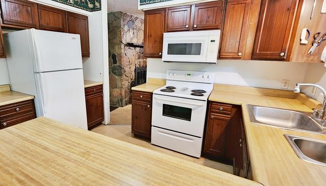 2100 Newcosta Avenue, Aetna Twp, MI 49337