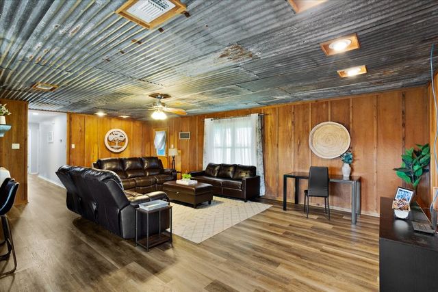 258 County Road 14665, Paris, TX 75462