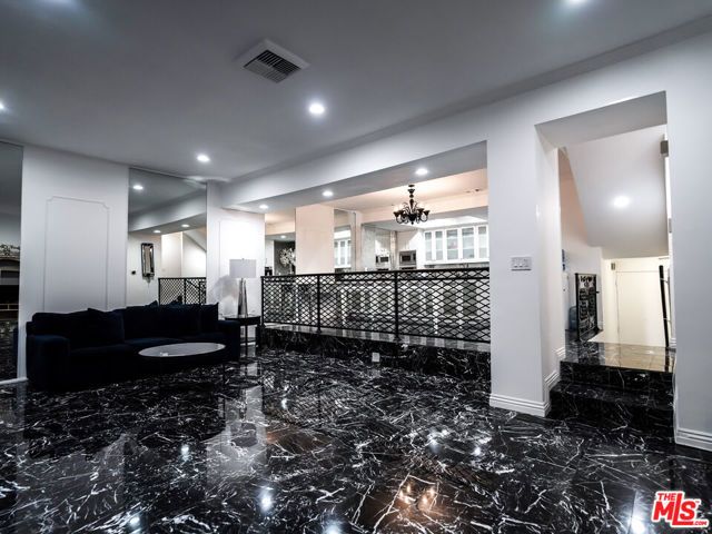 9321 Burton Way A, Beverly Hills, CA 90210