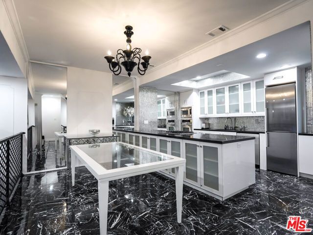 9321 Burton Way A, Beverly Hills, CA 90210