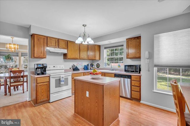 46 MONTICELLO DR, Sicklerville, NJ 08081