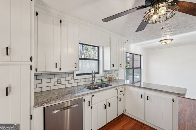 2155 Deep Woods Way, Marietta, GA 30062