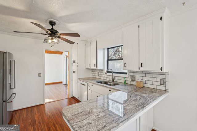 2155 Deep Woods Way, Marietta, GA 30062