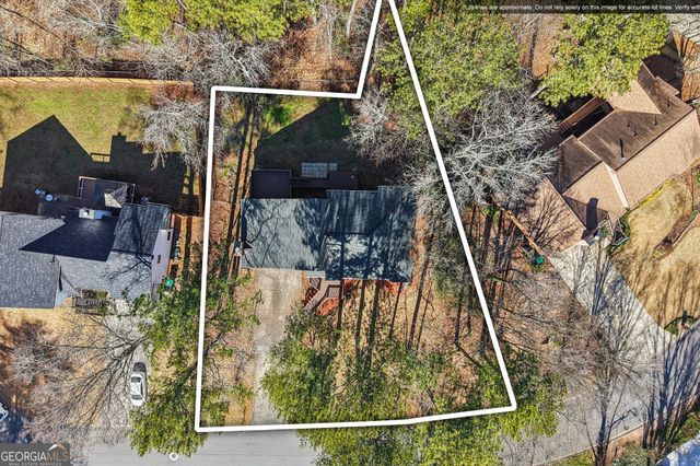 2155 Deep Woods Way, Marietta, GA 30062