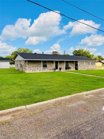 100 Vatra Street, Mount Vernon, TX 75457