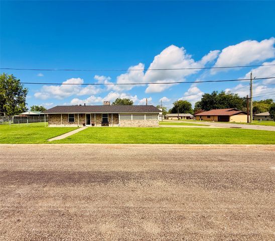 100 Vatra Street, Mount Vernon, TX 75457