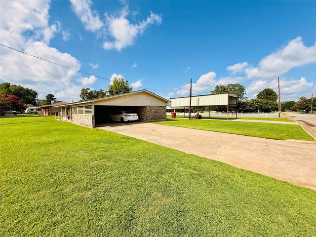 100 Vatra Street, Mount Vernon, TX 75457