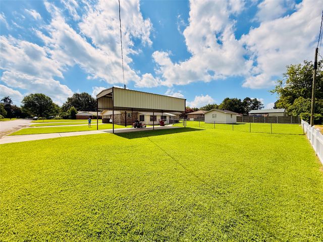 100 Vatra Street, Mount Vernon, TX 75457