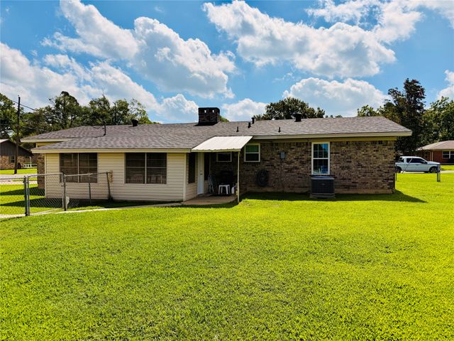100 Vatra Street, Mount Vernon, TX 75457