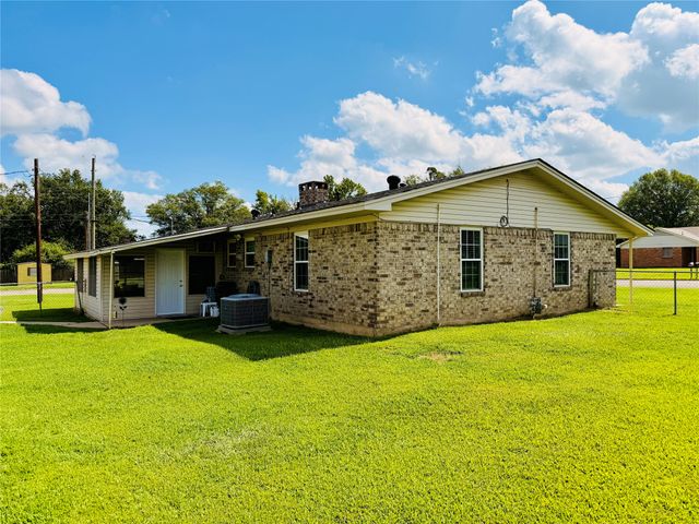 100 Vatra Street, Mount Vernon, TX 75457