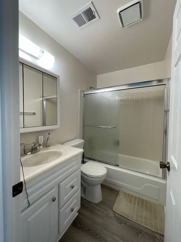 624 Berkley Court V2, Schaumburg, IL 60194