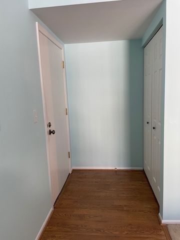 624 Berkley Court V2, Schaumburg, IL 60194