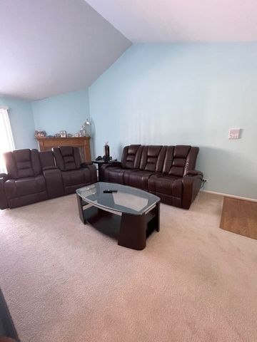 624 Berkley Court V2, Schaumburg, IL 60194