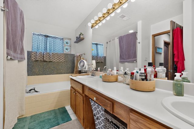 2879 Cripple Creek Drive SE, Rio Rancho, NM 87124