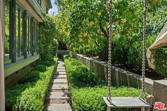 575 N Beverly Glen Boulevard, Los Angeles, CA 90077