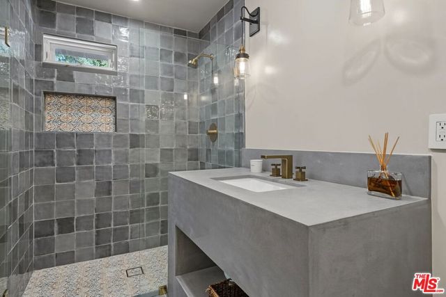 575 N Beverly Glen Boulevard, Los Angeles, CA 90077