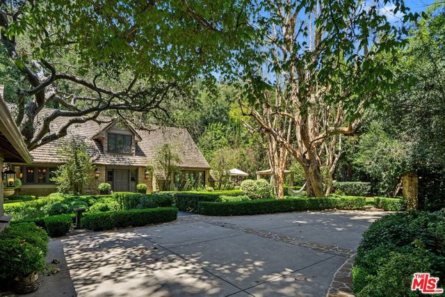 575 N Beverly Glen Boulevard, Los Angeles, CA 90077