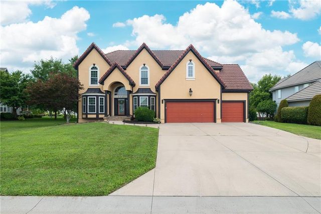 4232 NE Tremont Court, Lee's Summit, MO 64064
