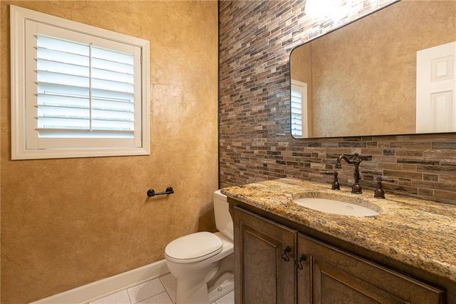 4232 NE Tremont Court, Lee's Summit, MO 64064