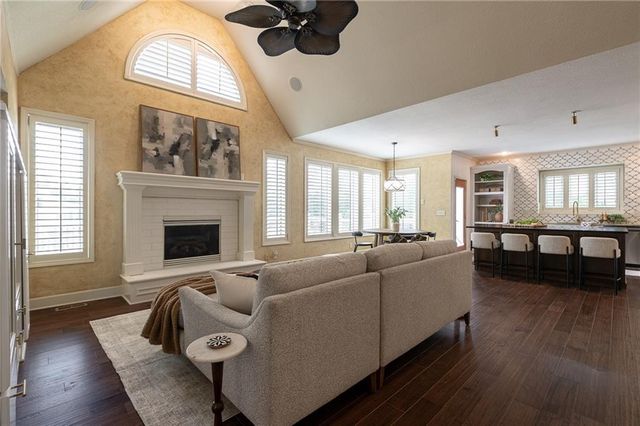 4232 NE Tremont Court, Lee's Summit, MO 64064
