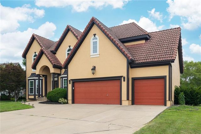 4232 NE Tremont Court, Lee's Summit, MO 64064