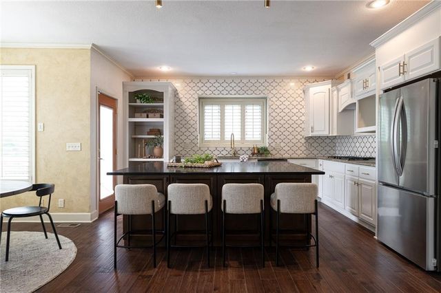 4232 NE Tremont Court, Lee's Summit, MO 64064