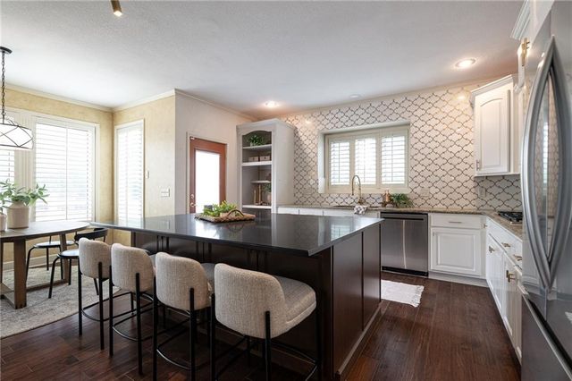 4232 NE Tremont Court, Lee's Summit, MO 64064