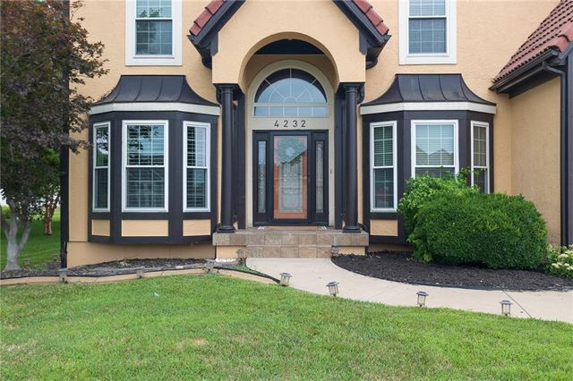 4232 NE Tremont Court, Lee's Summit, MO 64064