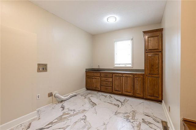 4232 NE Tremont Court, Lee's Summit, MO 64064