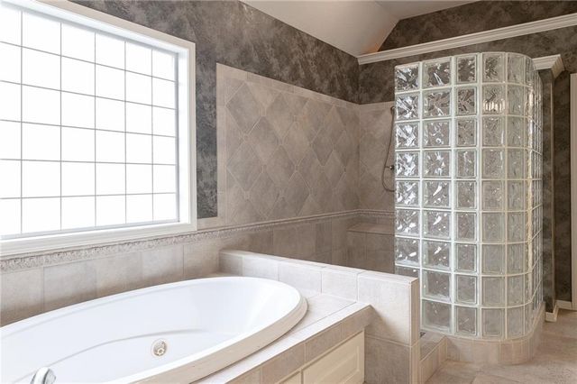 4232 NE Tremont Court, Lee's Summit, MO 64064