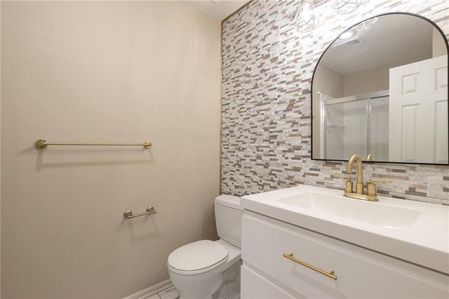 4232 NE Tremont Court, Lee's Summit, MO 64064