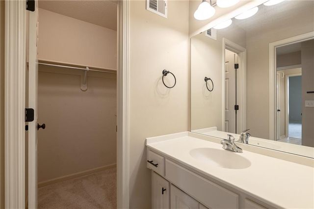 4232 NE Tremont Court, Lee's Summit, MO 64064