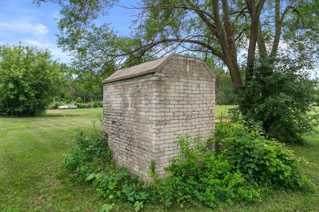 2089 Decorah ROAD, West Bend, WI 53095