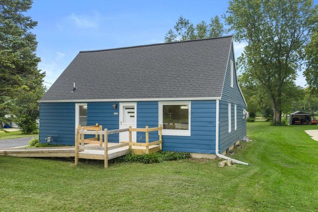 2089 Decorah ROAD, West Bend, WI 53095