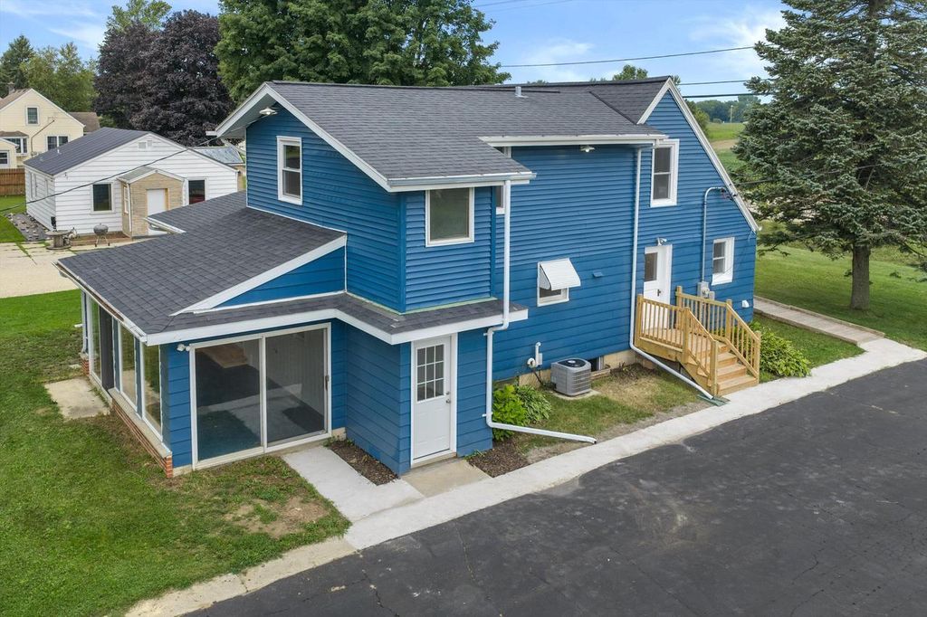 2089 Decorah ROAD, West Bend, WI 53095