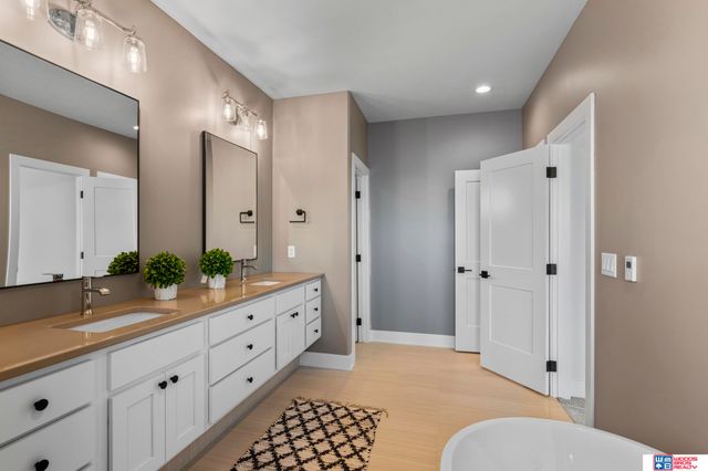 531 White Cap Bay, Lincoln, NE 68527