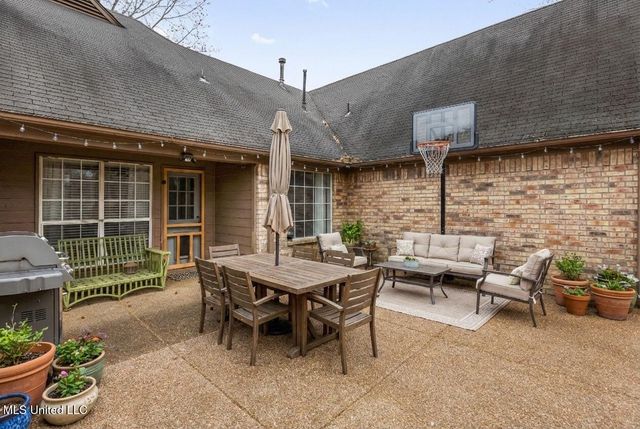 10009 Lacey Drive, Olive Branch, MS 38654