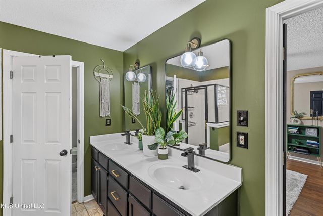 10009 Lacey Drive, Olive Branch, MS 38654