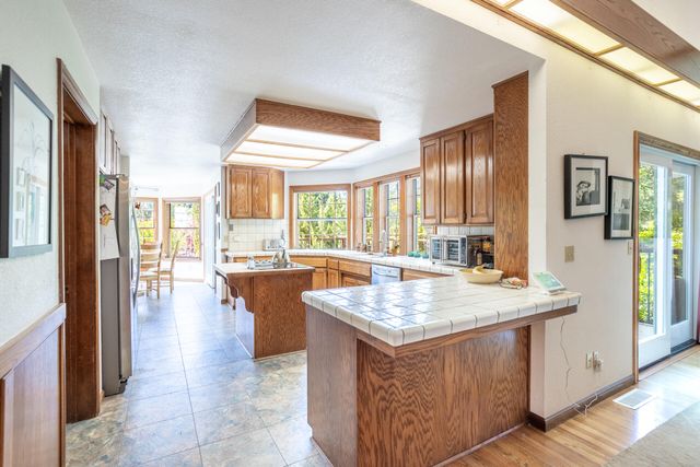 8826 Heritage Court, Redding, CA 96001